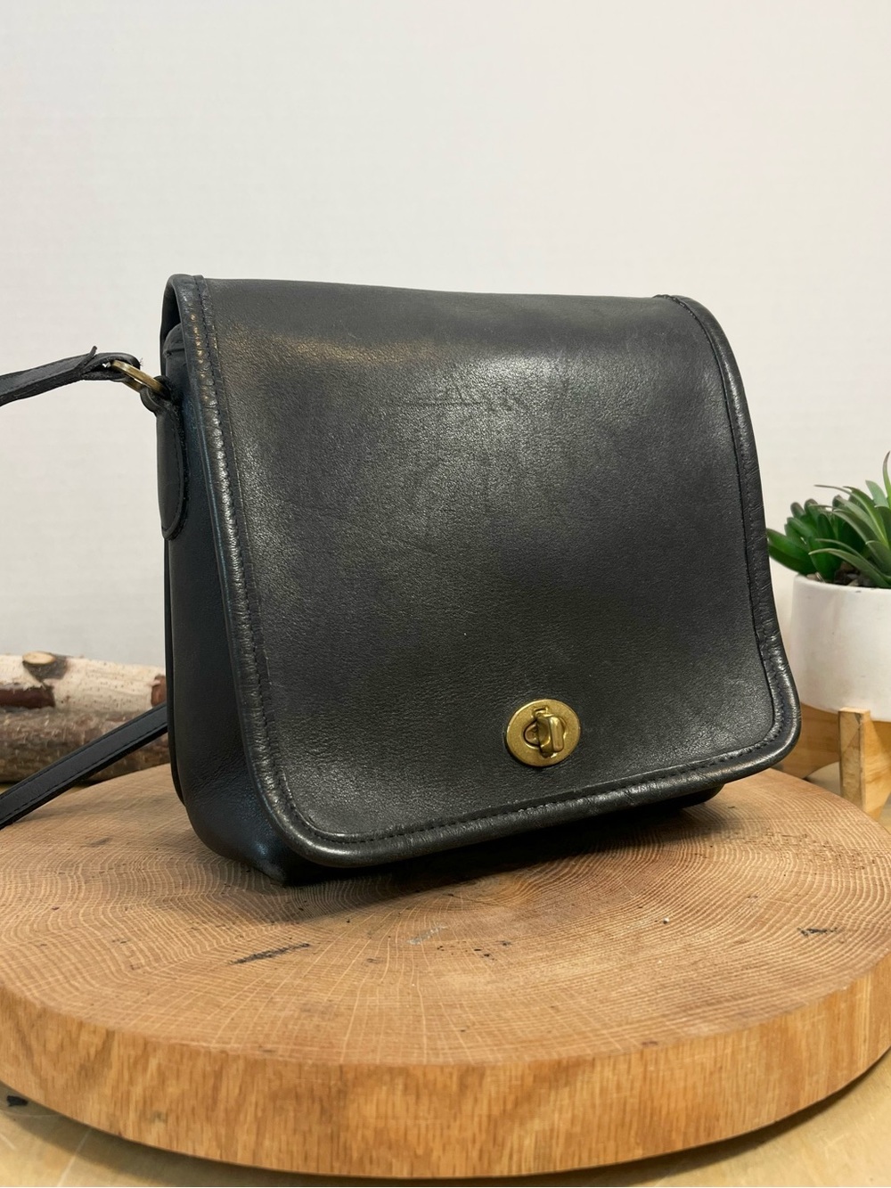 Vintage Coach Compact Pouch 9078 – Black Leather – Mini Crossbody Turnlock Bag